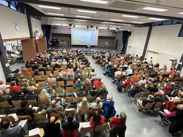 Carsten Herbert und Anja Floetenmeyer-Woltmann auf der Bühne in Heidelberg