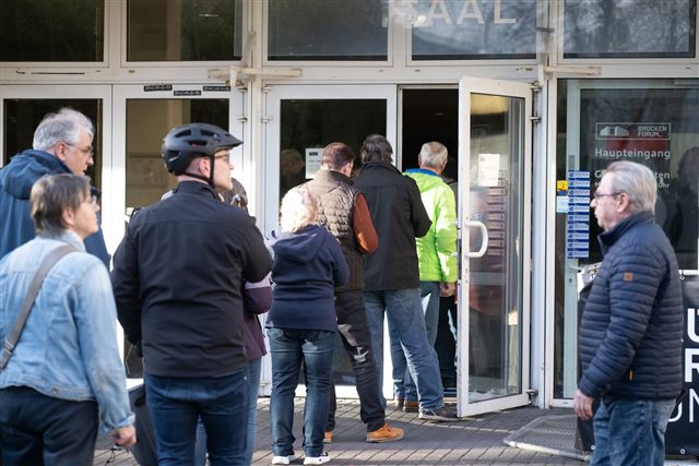 Besucher:innen beim Wärmepumpen-Infotag in Bonn