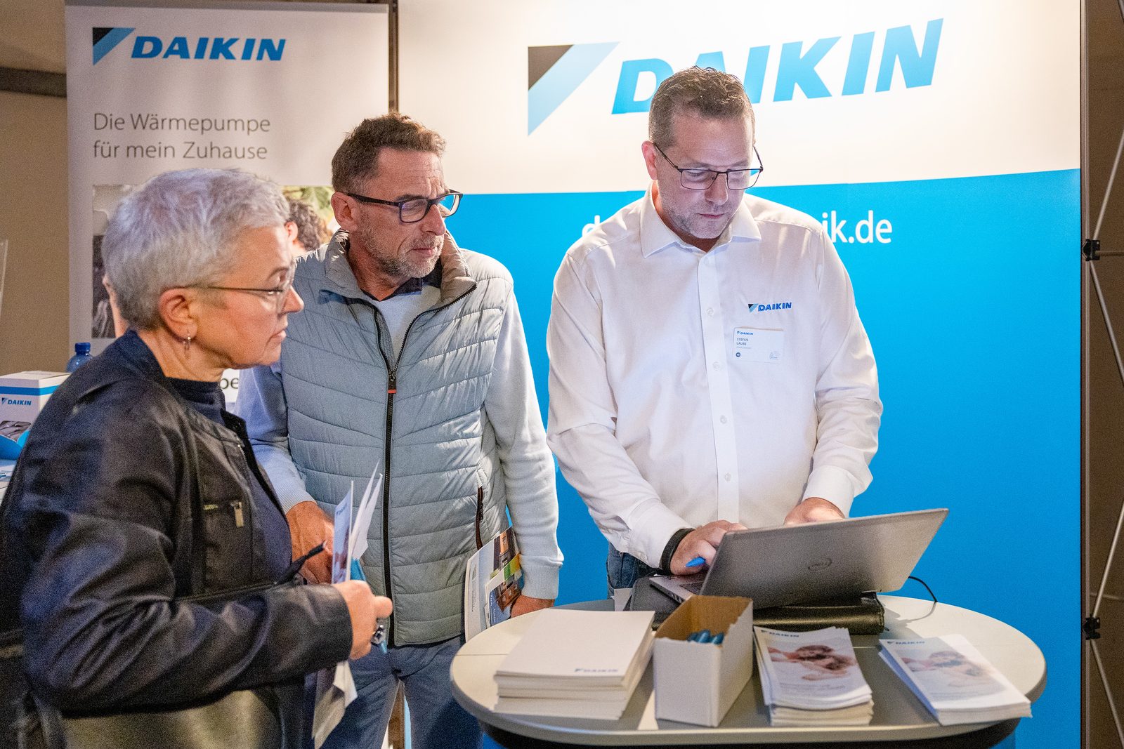Beratung am Stand von Daikin