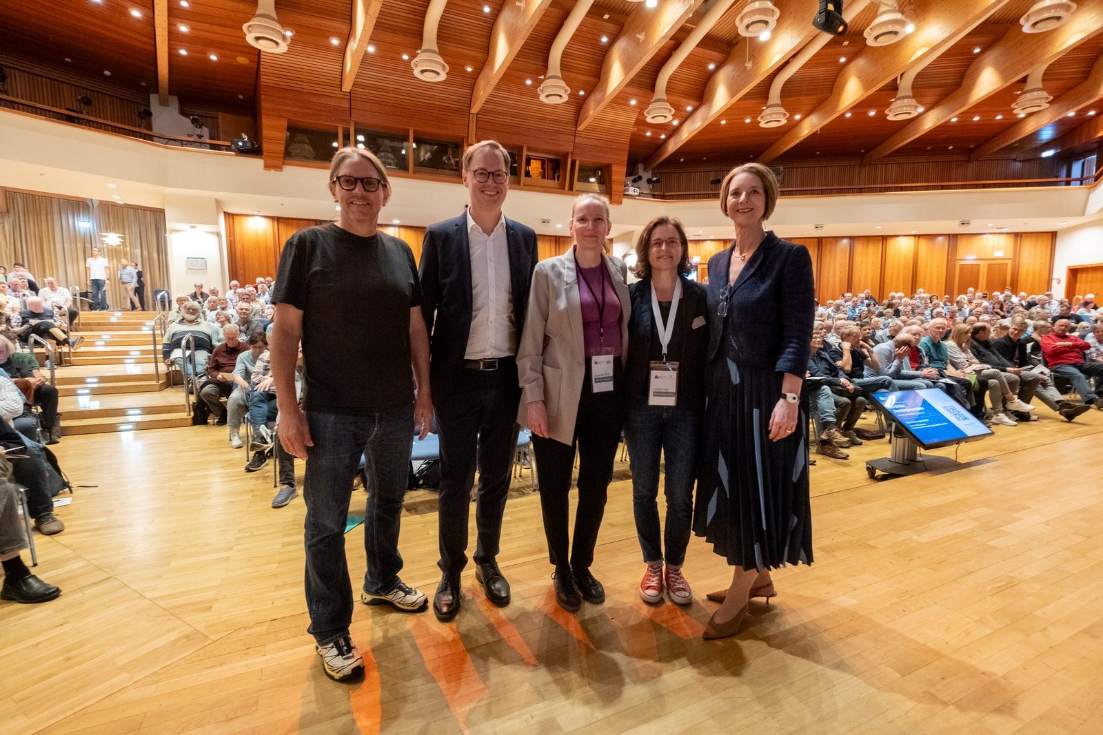 Gruppenbild, von links: Carsten Herbert, Oberbürgermeister Sebastian Wolf, Susanne Roth, Ulrike Pfab und Anja Floetenmeyer-Woltmann