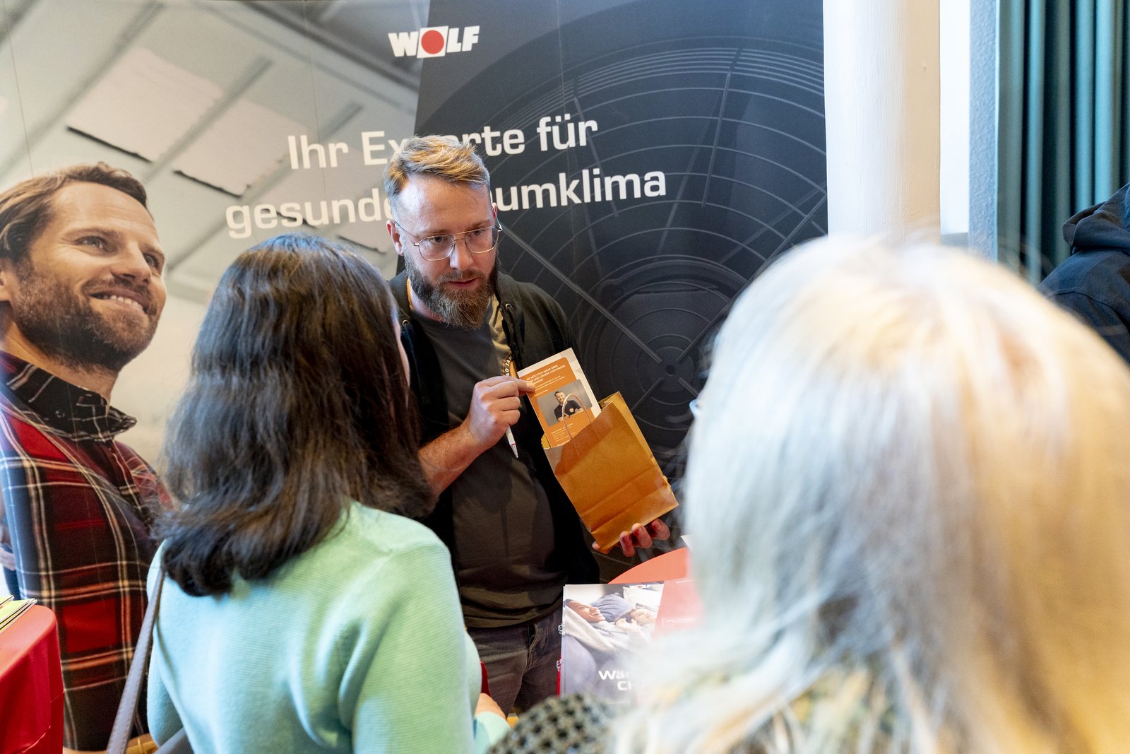 Beratung am Stand: Wolf