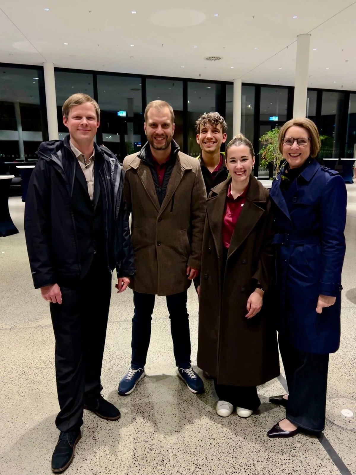 Christian Graf, Dr. Christian Göpfert, Pascal Kleinfeller, Edith Dorsch und Anja Floetenmeyer-Woltmann im Foyer des Congress Centrums Würzburg